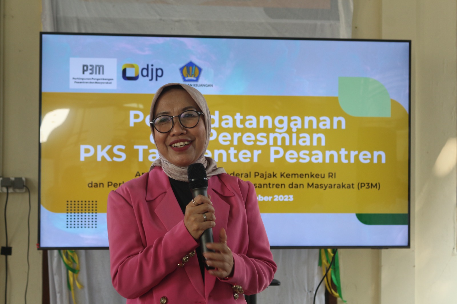 Direktur P2 Humas Ditjen Pajak Kemenkeu RI, Dwi Astuti, sedang memberikan sambutannya
