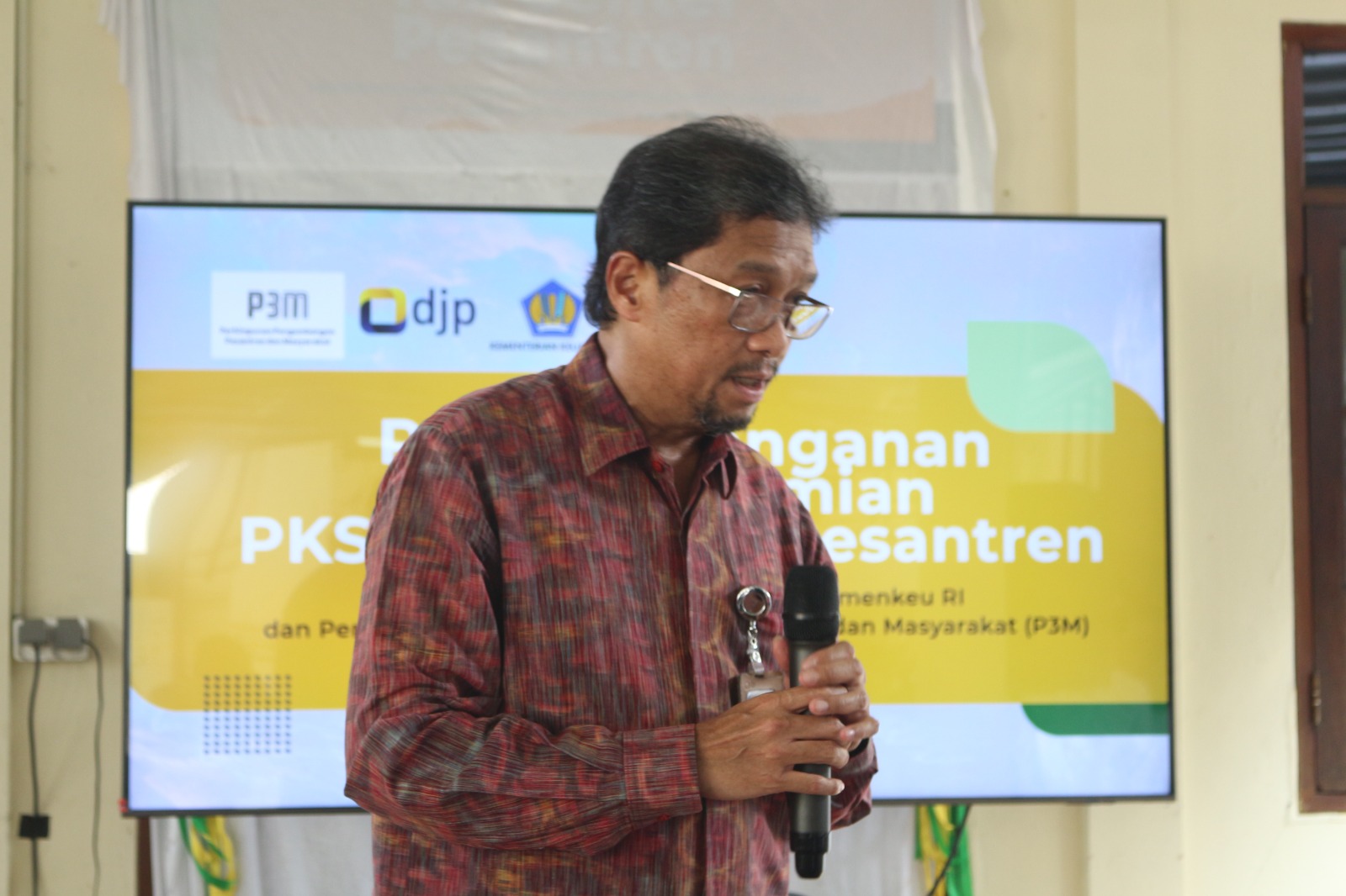 Muhammad Irmiransyah Kepala Kantor Wiayahl DJP Jakarta Timur sedang memberikan sambutannya