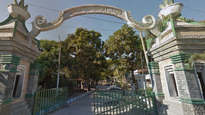 Pondok Pesantren Nazhatut Thullab. Pesantren tertua di Madura
