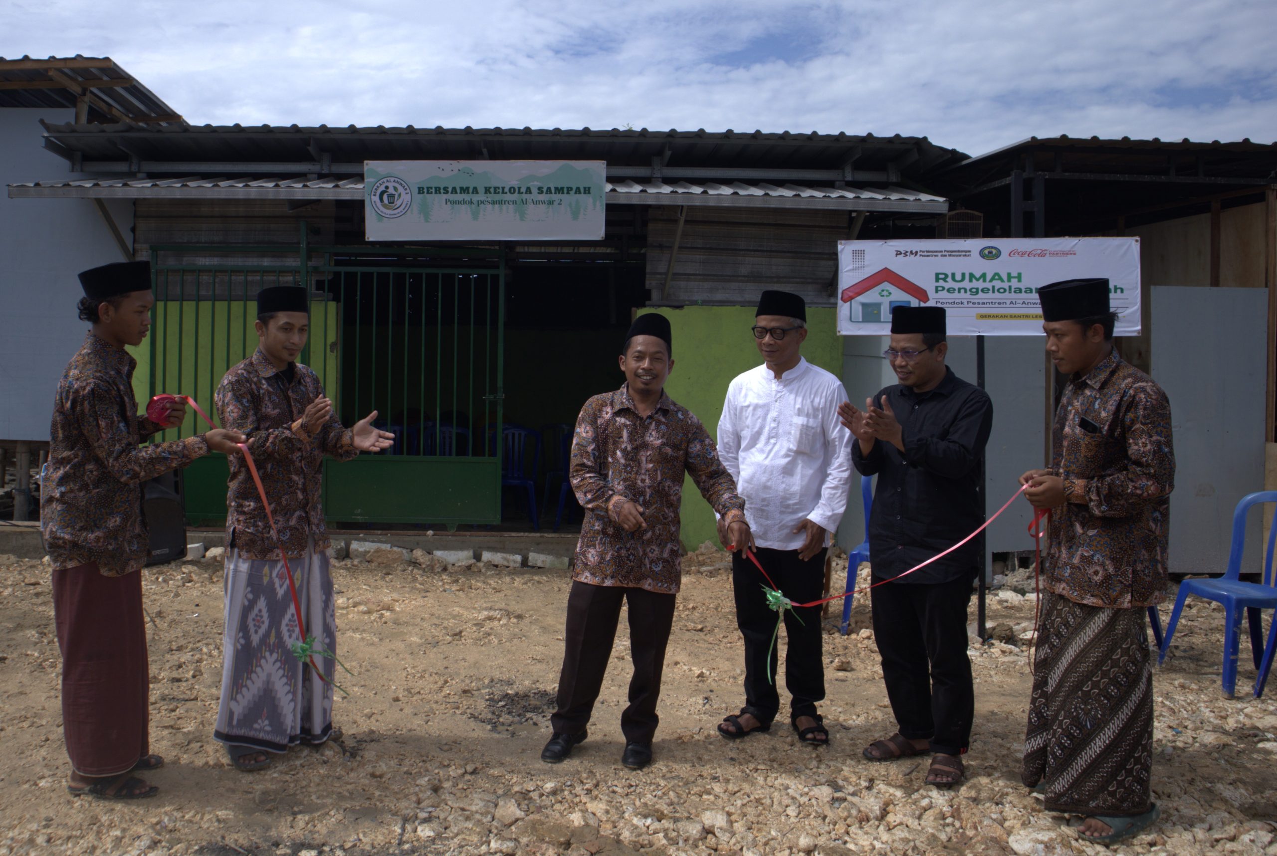 Persemian rumah sampah Pesantren al Anwar 2. Sarang Rembang