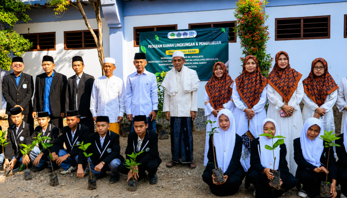 Wisuda Berwawasan Lingkungan, 400 Santri Babakan Ciwaringin Wajib Sumbang Bibit Pohon Buah